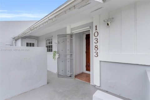 Снять в аренду таунхаус в Катлер-Бей, Флорида 2 спальни, 92.9м2, № 2032322 - фото 2