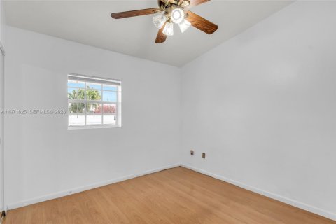 Снять в аренду таунхаус в Катлер-Бей, Флорида 2 спальни, 92.9м2, № 2032322 - фото 9