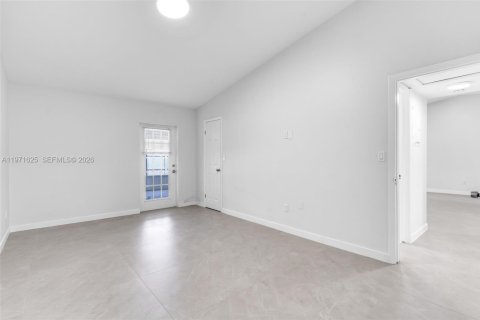 Снять в аренду таунхаус в Катлер-Бей, Флорида 2 спальни, 92.9м2, № 2032322 - фото 15