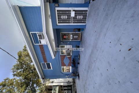 Apartment in Jacksonville, Florida 2 bedrooms, 75.81 sq.m. № 875677 - photo 1