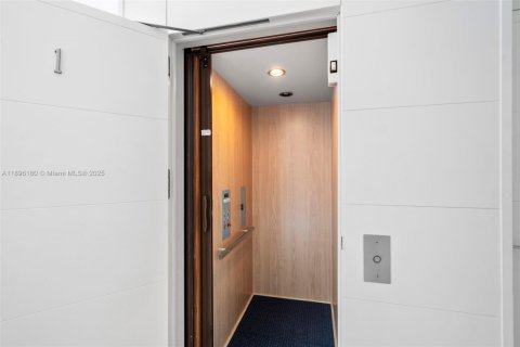 Copropriété à vendre à Miami Beach, Floride: 4 chambres, 258.18 m2 № 1965552 - photo 30