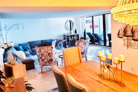 Снять в аренду квартиру в Форт-Лодердейл, Флорида 2 спальни, 139.35м2, № 1940850 - фото 5