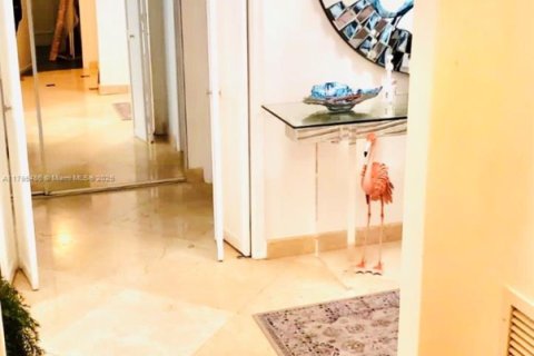 Снять в аренду квартиру в Форт-Лодердейл, Флорида 2 спальни, 139.35м2, № 1940850 - фото 12