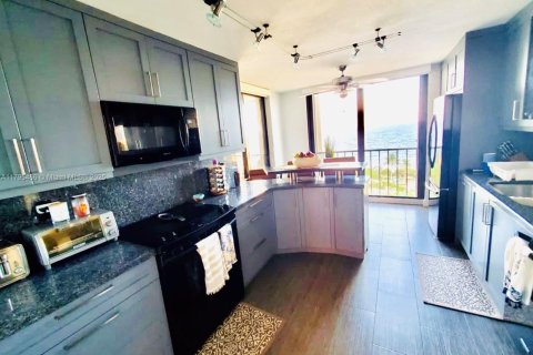 Снять в аренду квартиру в Форт-Лодердейл, Флорида 2 спальни, 139.35м2, № 1940850 - фото 9