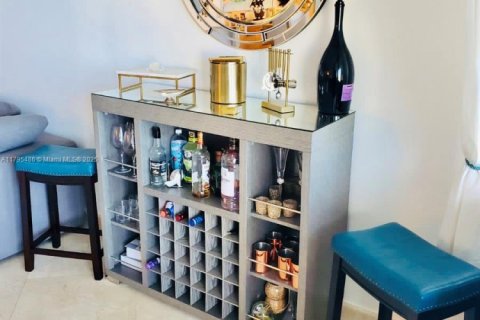 Снять в аренду квартиру в Форт-Лодердейл, Флорида 2 спальни, 139.35м2, № 1940850 - фото 6