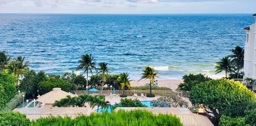 Квартира в Форт-Лодердейл, Флорида 2 спальни, 139.35м2 № 1940850