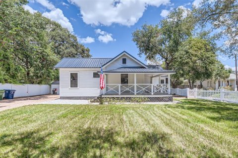 House in Tampa, Florida 3 bedrooms, 113.99 sq.m. № 1323454 - photo 1
