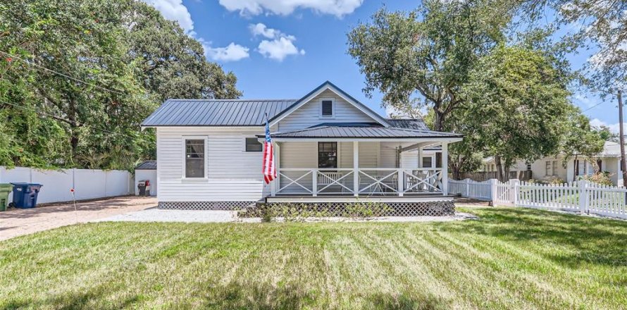 House in Tampa, Florida 3 bedrooms, 113.99 sq.m. № 1323454