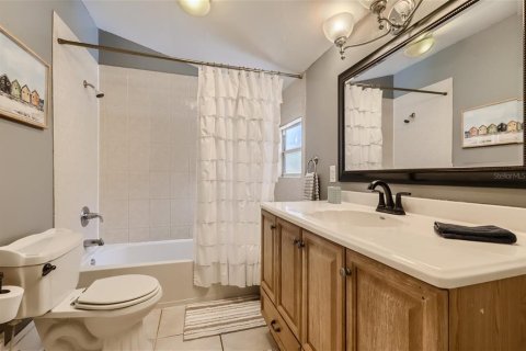 House in Tampa, Florida 3 bedrooms, 113.99 sq.m. № 1323454 - photo 21