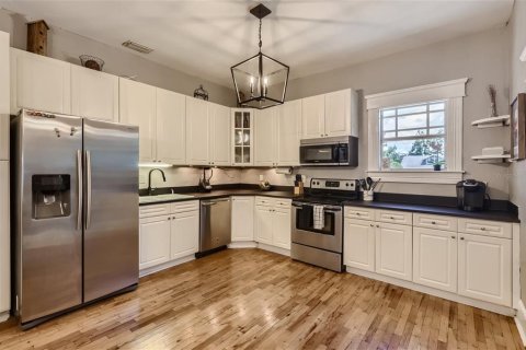 House in Tampa, Florida 3 bedrooms, 113.99 sq.m. № 1323454 - photo 15