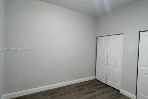 Снять в аренду коммерческую недвижимость в Хомстед, Флорида 1 спальня, 147.44м2, № 1958537 - фото 1