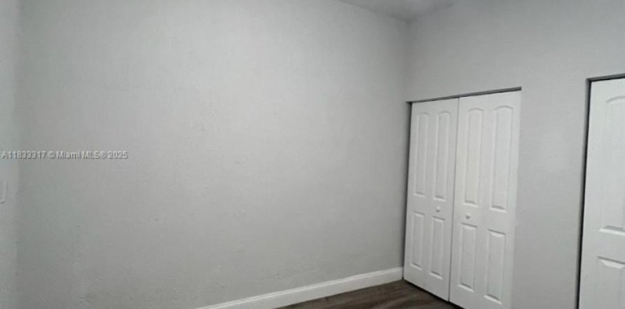 Коммерческая недвижимость в Хомстед, Флорида 1 спальня, 147.44м2 № 1958537