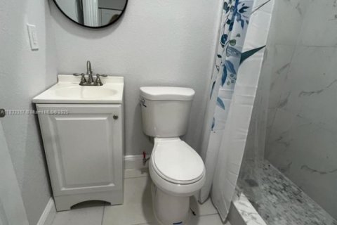 Снять в аренду коммерческую недвижимость в Хомстед, Флорида 1 спальня, 147.44м2, № 1958537 - фото 2