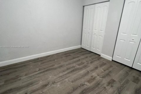 Снять в аренду коммерческую недвижимость в Хомстед, Флорида 1 спальня, 147.44м2, № 1958537 - фото 3