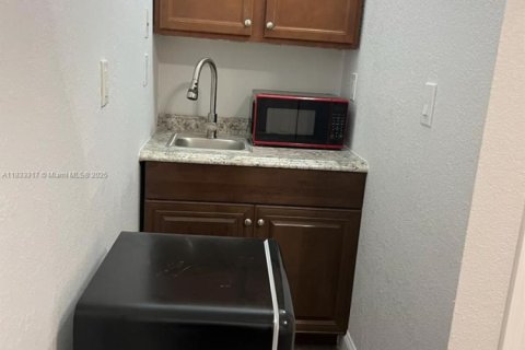 Снять в аренду коммерческую недвижимость в Хомстед, Флорида 1 спальня, 147.44м2, № 1958537 - фото 4