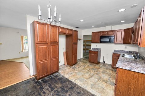 House in Bartow, Florida 4 bedrooms, 231.05 sq.m. № 2110018 - photo 9