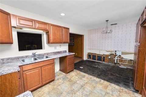 House in Bartow, Florida 4 bedrooms, 231.05 sq.m. № 2110018 - photo 8