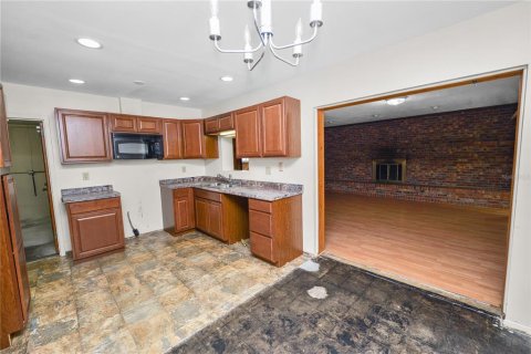 House in Bartow, Florida 4 bedrooms, 231.05 sq.m. № 2110018 - photo 7
