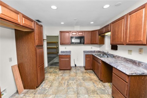 House in Bartow, Florida 4 bedrooms, 231.05 sq.m. № 2110018 - photo 6