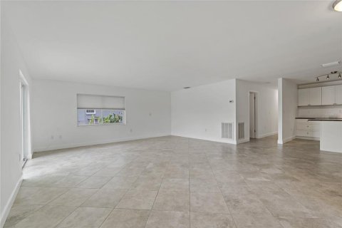 Купить виллу или дом в Нью-Порт-Ричи, Флорида 8 комнат, 140.47м2, № 1523536 - фото 11