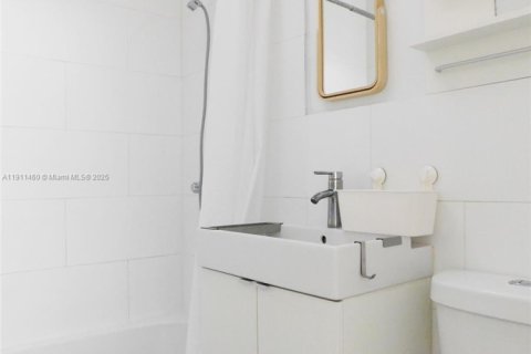 Condominio en alquiler en Miami Beach, Florida, 1 dormitorio, 60.39 m2 № 1968678 - foto 13