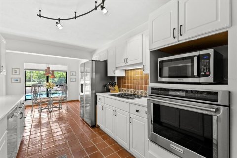 House in Palm Harbor, Florida 5 bedrooms, 362.88 sq.m. № 1782707 - photo 17