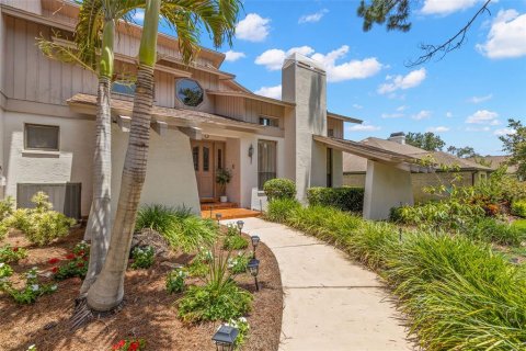 House in Palm Harbor, Florida 5 bedrooms, 362.88 sq.m. № 1782707 - photo 1