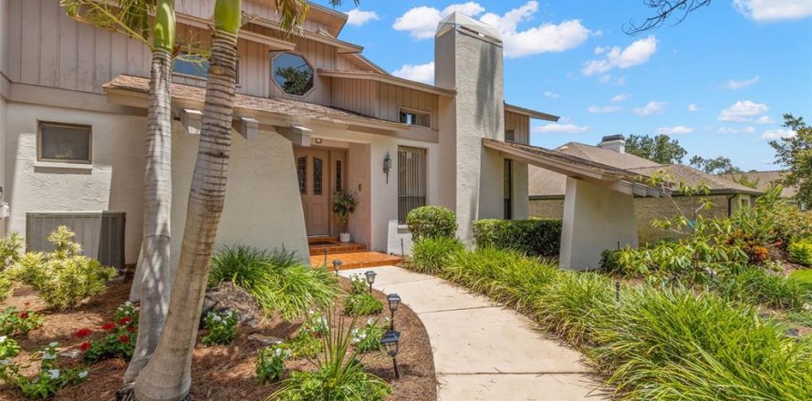 House in Palm Harbor, Florida 5 bedrooms, 362.88 sq.m. № 1782707