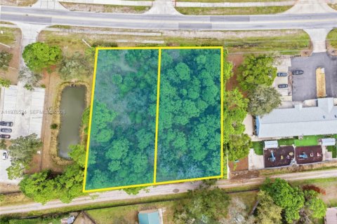 Commercial property in Palm Bay, Florida № 2040505 - photo 2