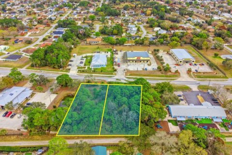 Commercial property in Palm Bay, Florida № 2040505