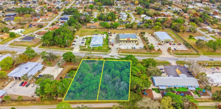 Commercial property in Palm Bay, Florida № 2040505