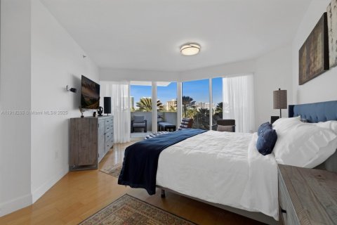 Condo in Sunny Isles Beach, Florida, 3 bedrooms № 2082680 - photo 13