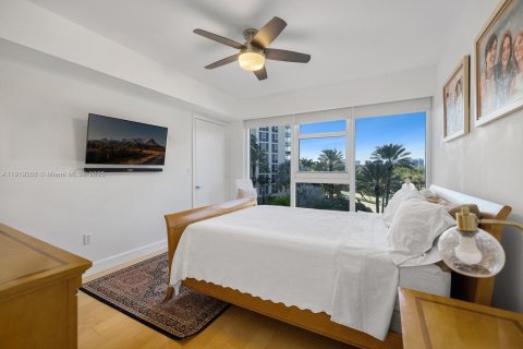 Condo in Sunny Isles Beach, Florida, 3 bedrooms № 2082680 - photo 19
