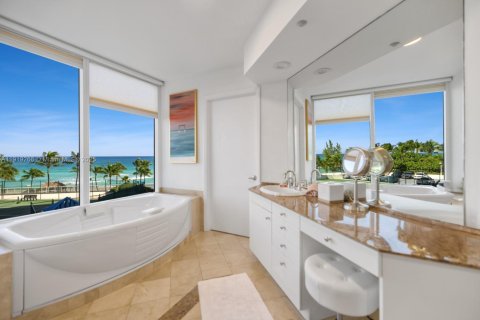 Condo in Sunny Isles Beach, Florida, 3 bedrooms № 2082680 - photo 15