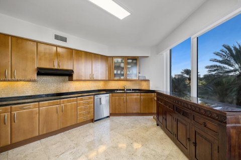 Condo in Sunny Isles Beach, Florida, 3 bedrooms № 2082680 - photo 10