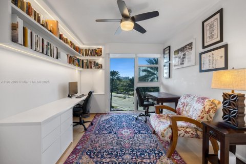 Condo in Sunny Isles Beach, Florida, 3 bedrooms № 2082680 - photo 18