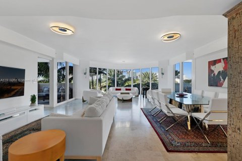 Condo in Sunny Isles Beach, Florida, 3 bedrooms  № 2082680