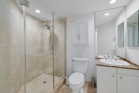 Condo in Sunny Isles Beach, Florida, 3 bedrooms № 2082680 - photo 17