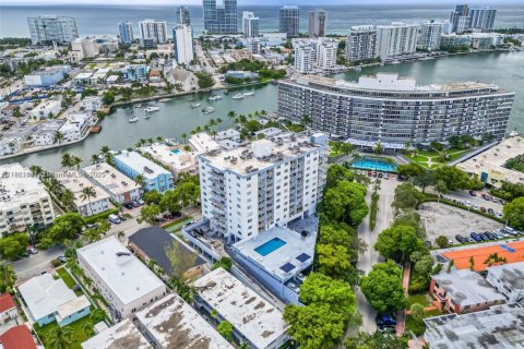 Купить кондоминиум в Майами-Бич, Флорида 2 спальни, 108.7м2, № 2055263 - фото 26