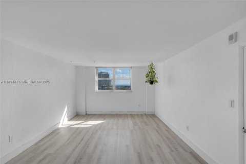 Купить кондоминиум в Майами-Бич, Флорида 2 спальни, 108.7м2, № 2055263 - фото 15