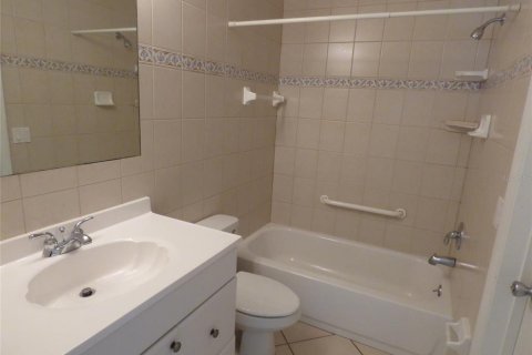 Apartment in Englewood, Florida 2 bedrooms, 92.9 sq.m. № 1510287 - photo 12
