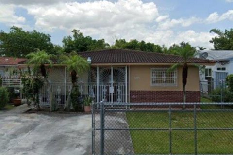 Casa en venta en Miami, Florida, 4 dormitorios № 1926038 - foto 1
