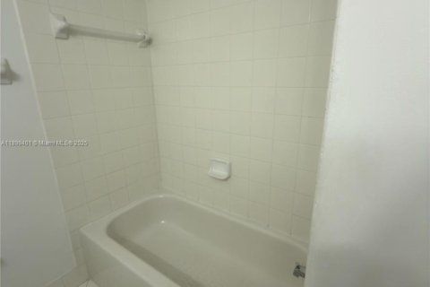 Condo in Homestead, Florida, 3 bedrooms  № 1951225 - photo 13