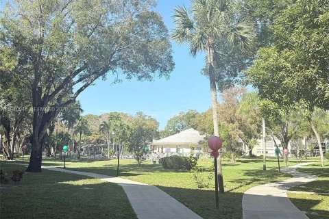 Condo in Lauderdale Lakes, Florida, 1 bedroom  № 2000270 - photo 19