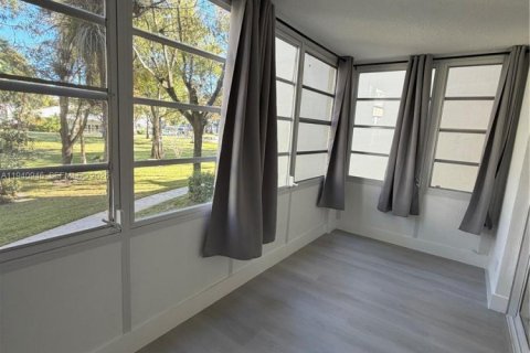 Condo in Lauderdale Lakes, Florida, 1 bedroom  № 2000270 - photo 7