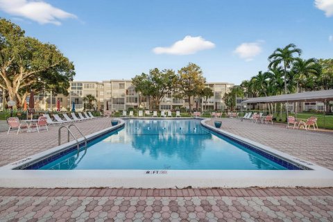 Condo in Lauderdale Lakes, Florida, 1 bedroom  № 2000270 - photo 20