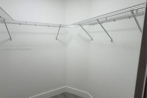 Condo in Lauderdale Lakes, Florida, 1 bedroom  № 2000270 - photo 9