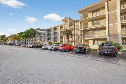 Condo in Lauderdale Lakes, Florida, 1 bedroom  № 2000270 - photo 15