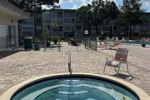 Condo in Lauderdale Lakes, Florida, 1 bedroom  № 2000270 - photo 23