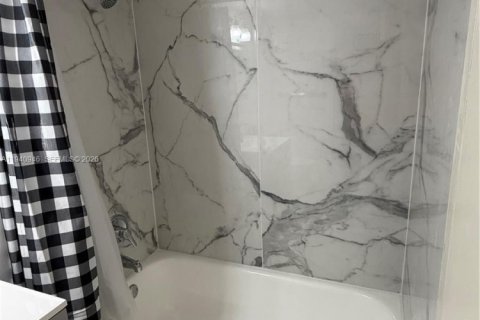 Condo in Lauderdale Lakes, Florida, 1 bedroom  № 2000270 - photo 12